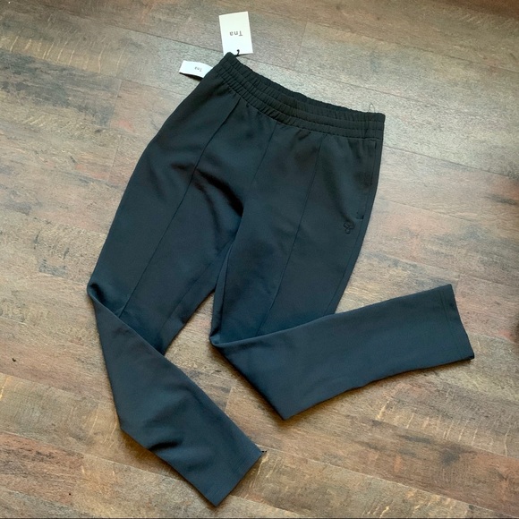 Aritzia Pants - NWT Aritzia TNA Becca Joggers